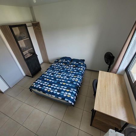 Residence De La Gare, Chambre Meublee Лонжумо Екстер'єр фото