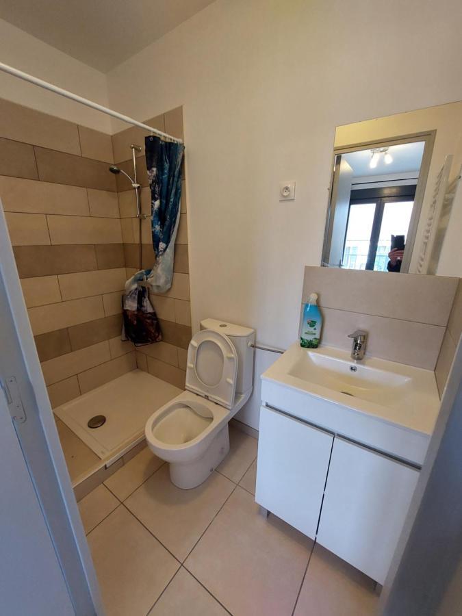 Residence De La Gare, Chambre Meublee Лонжумо Екстер'єр фото