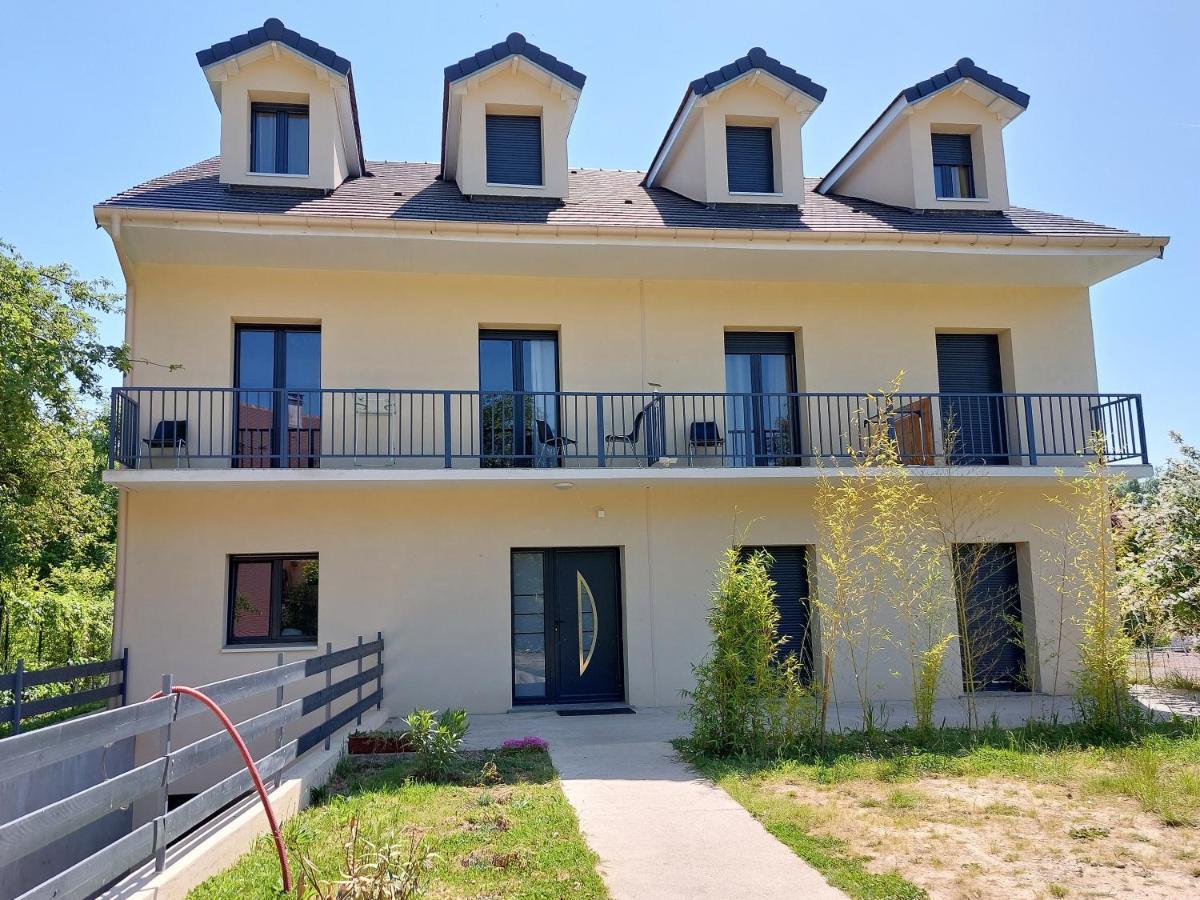 Residence De La Gare, Chambre Meublee Лонжумо Екстер'єр фото