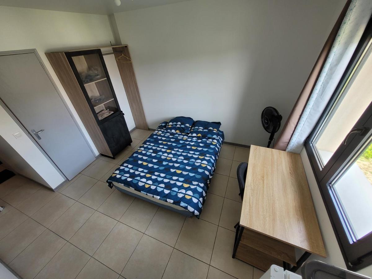 Residence De La Gare, Chambre Meublee Лонжумо Екстер'єр фото